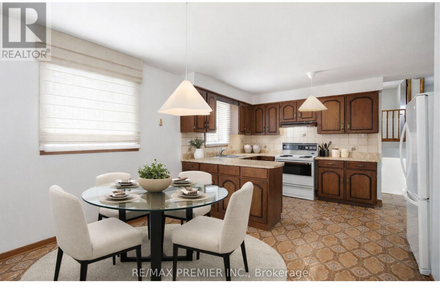 10 Sharpecroft Boulevard, Toronto, Ontario  M3J 3G1 - Photo 11 - W12788168