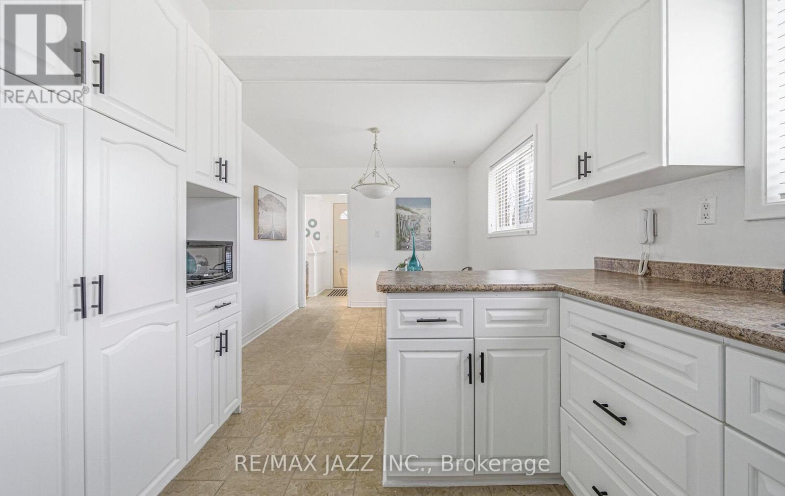 1367 Garvolin Avenue, Pickering (Bay Ridges), Ontario  L1W 1J5 - Photo 5 - E12789528