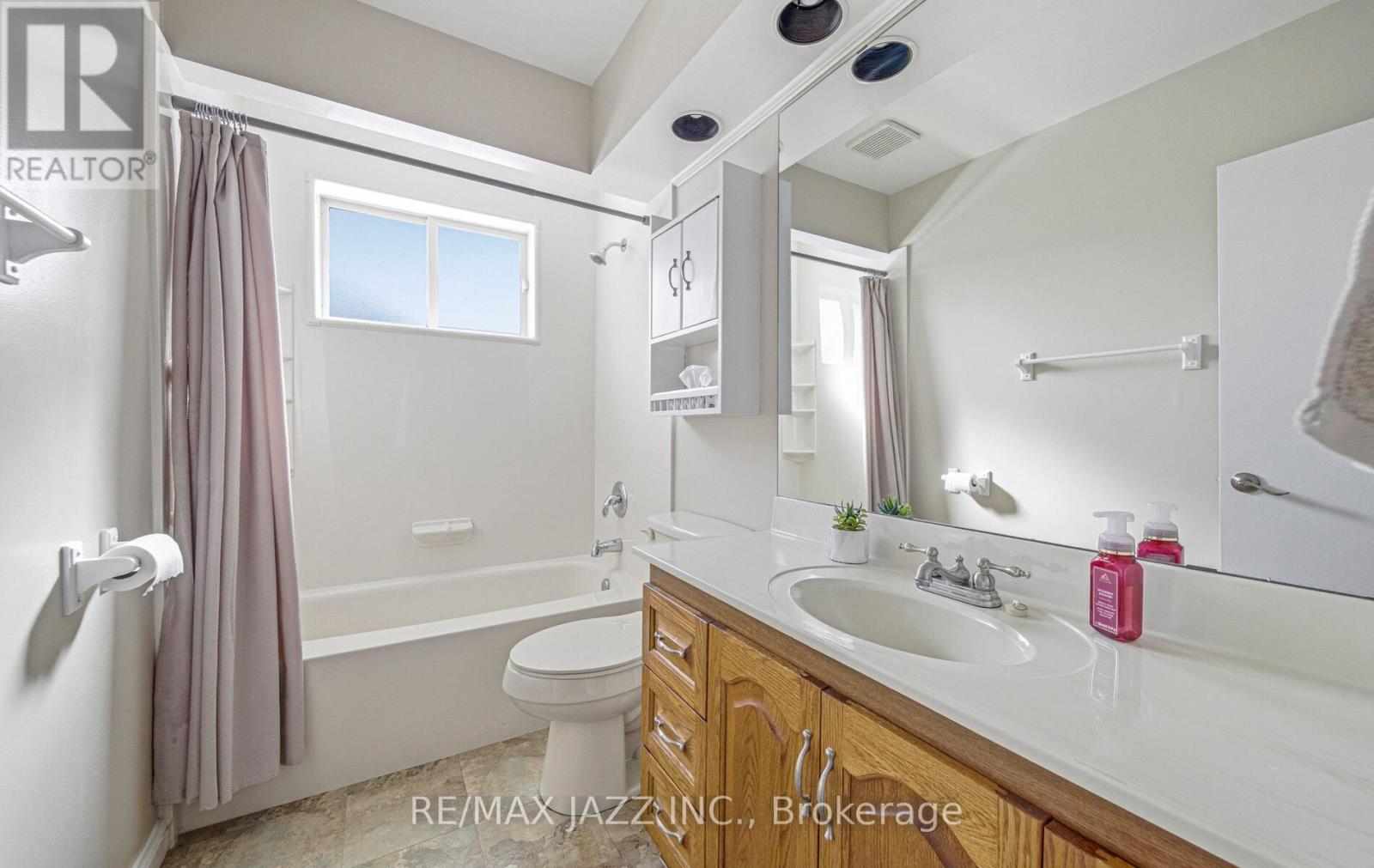 1367 Garvolin Avenue, Pickering (Bay Ridges), Ontario  L1W 1J5 - Photo 7 - E12789528