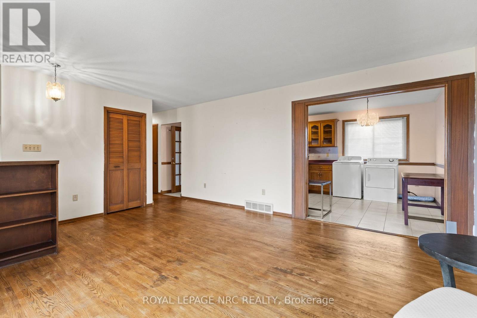 Main Floor - 16 Vanier Drive, Welland, Ontario L3B 1A2 - Photo 8 - X12553604