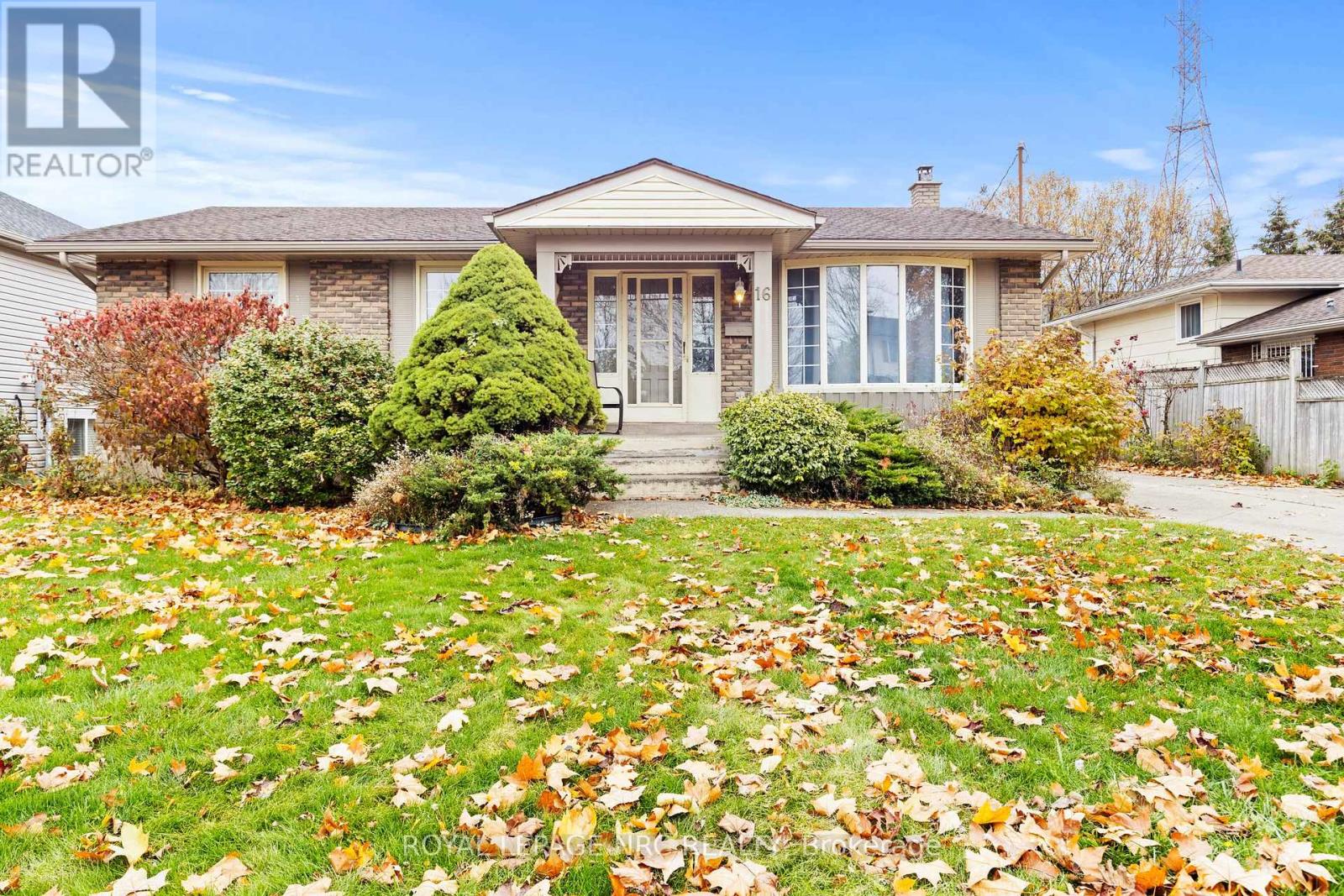 Main Floor - 16 Vanier Drive, Welland, Ontario L3B 1A2 - Photo 2 - X12553604