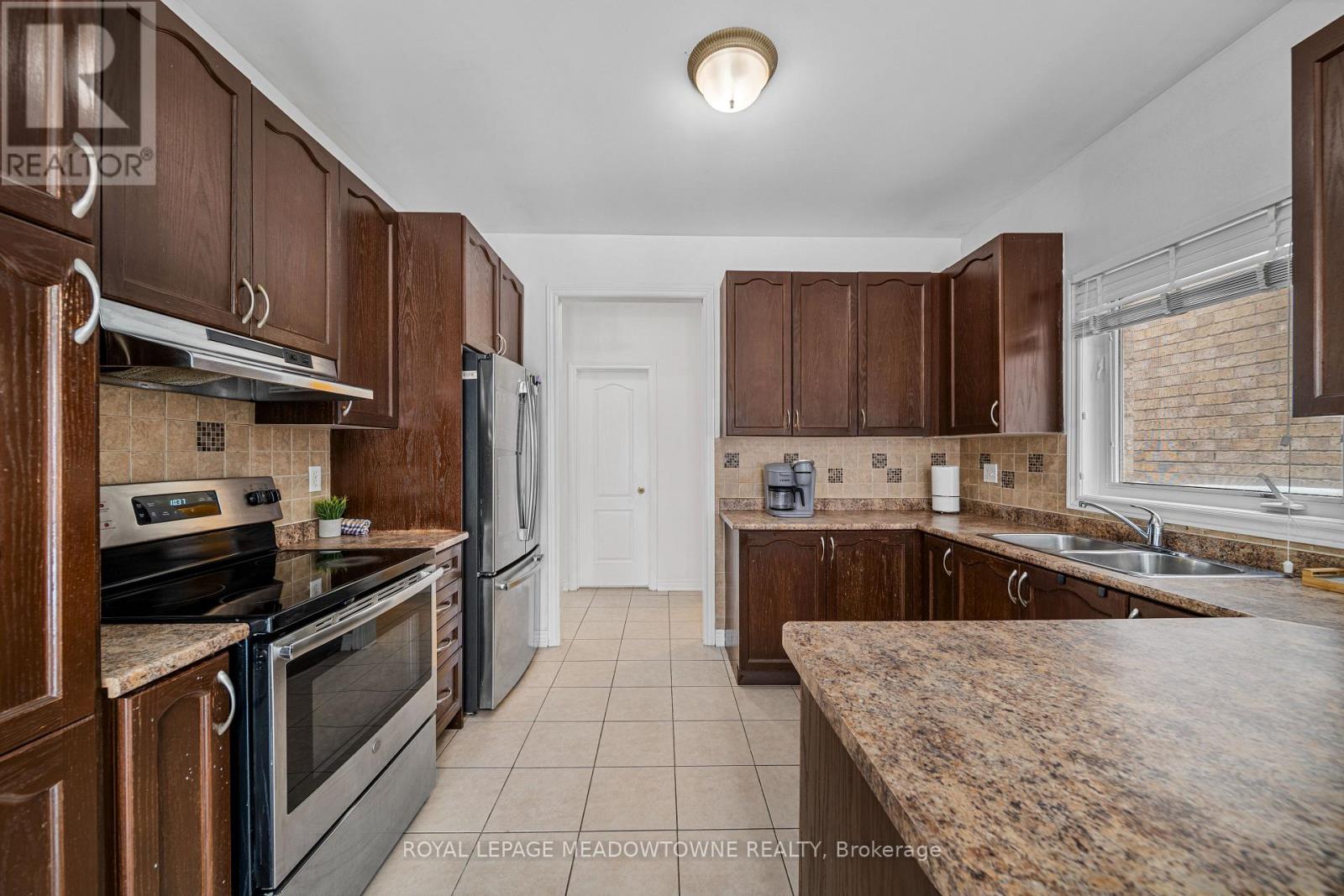 15 New Hampshire Court, Brampton, Ontario  L6S 0B9 - Photo 12 - W12787010