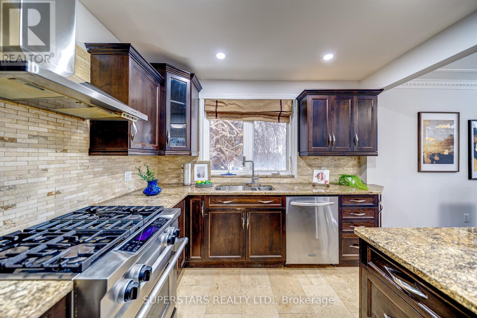 5 Terrington Court, Toronto, Ontario  M3B 2J9 - Photo 8 - C12789580