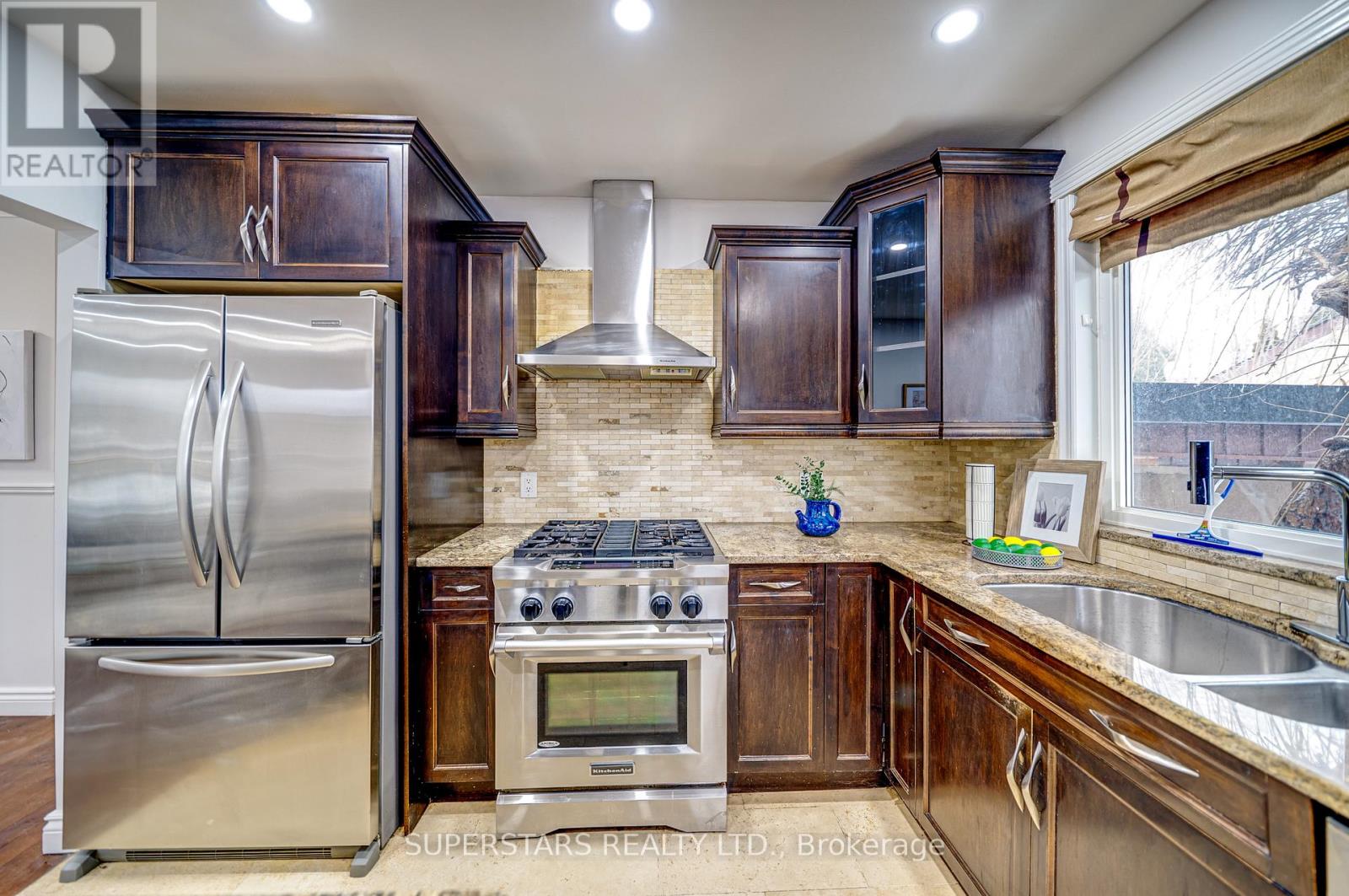 5 Terrington Court, Toronto, Ontario  M3B 2J9 - Photo 7 - C12789592