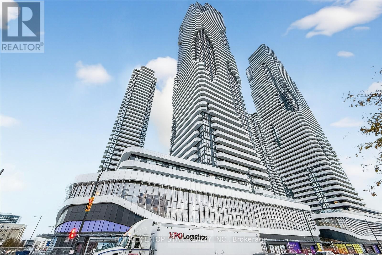 5601 - 8 Interchange Way, Vaughan (Vaughan Corporate Centre), Ontario  L4K 0R2 - Photo 3 - N12789544