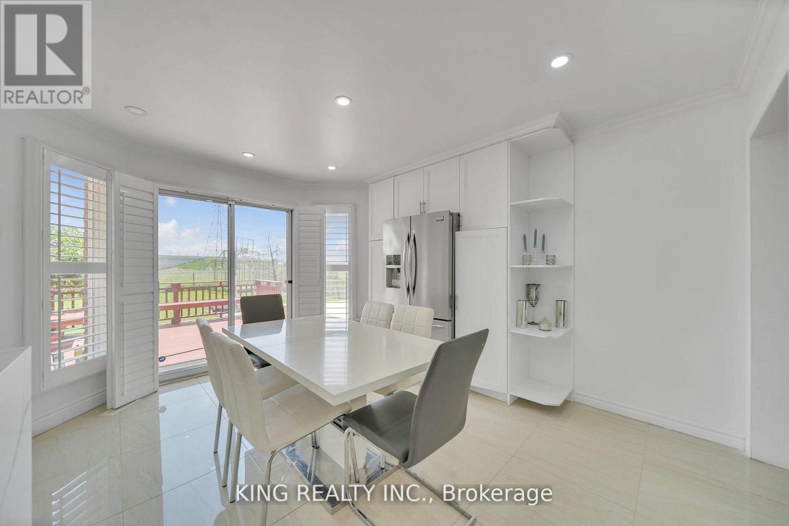 2606 Ambercroft Trail, Mississauga, Ontario  L5M 4K3 - Photo 18 - W12789524