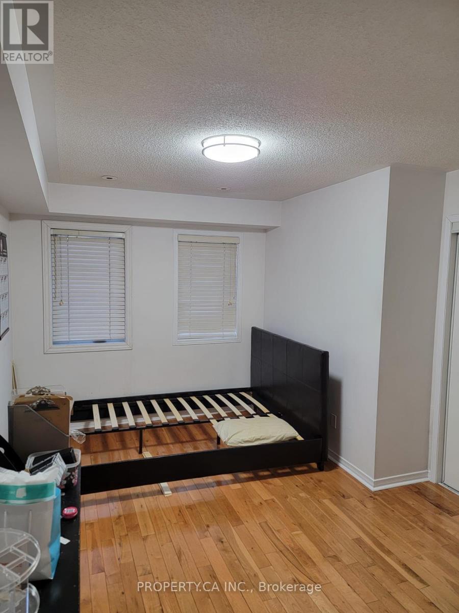 130 - 435 Hensall Circle, Mississauga (Cooksville), Ontario  L5A 4P1 - Photo 10 - W12789532