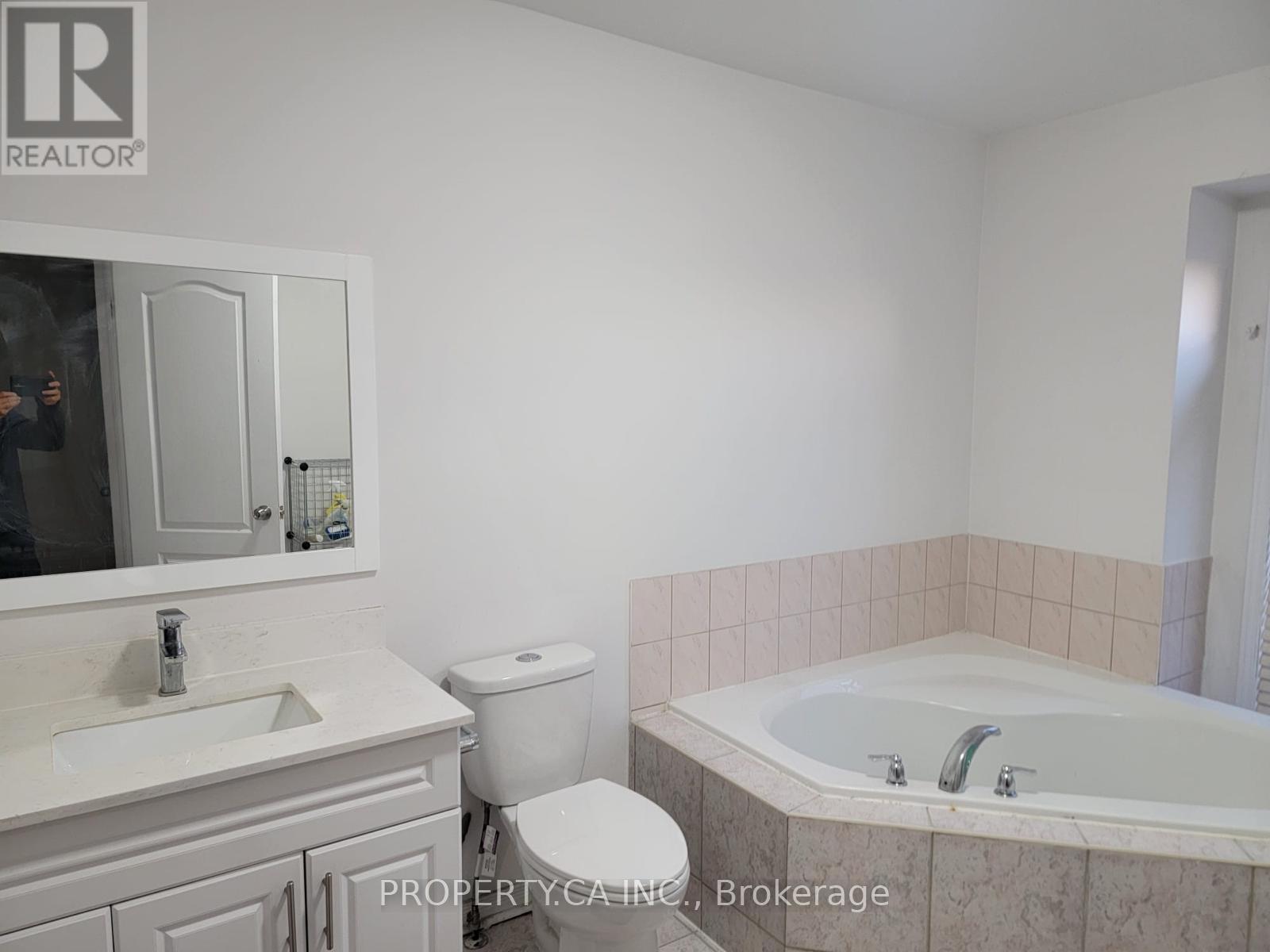 130 - 435 Hensall Circle, Mississauga (Cooksville), Ontario  L5A 4P1 - Photo 11 - W12789532