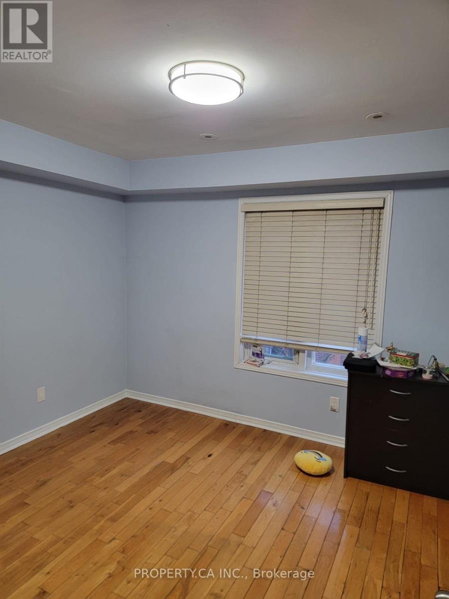 130 - 435 Hensall Circle, Mississauga (Cooksville), Ontario  L5A 4P1 - Photo 9 - W12789532