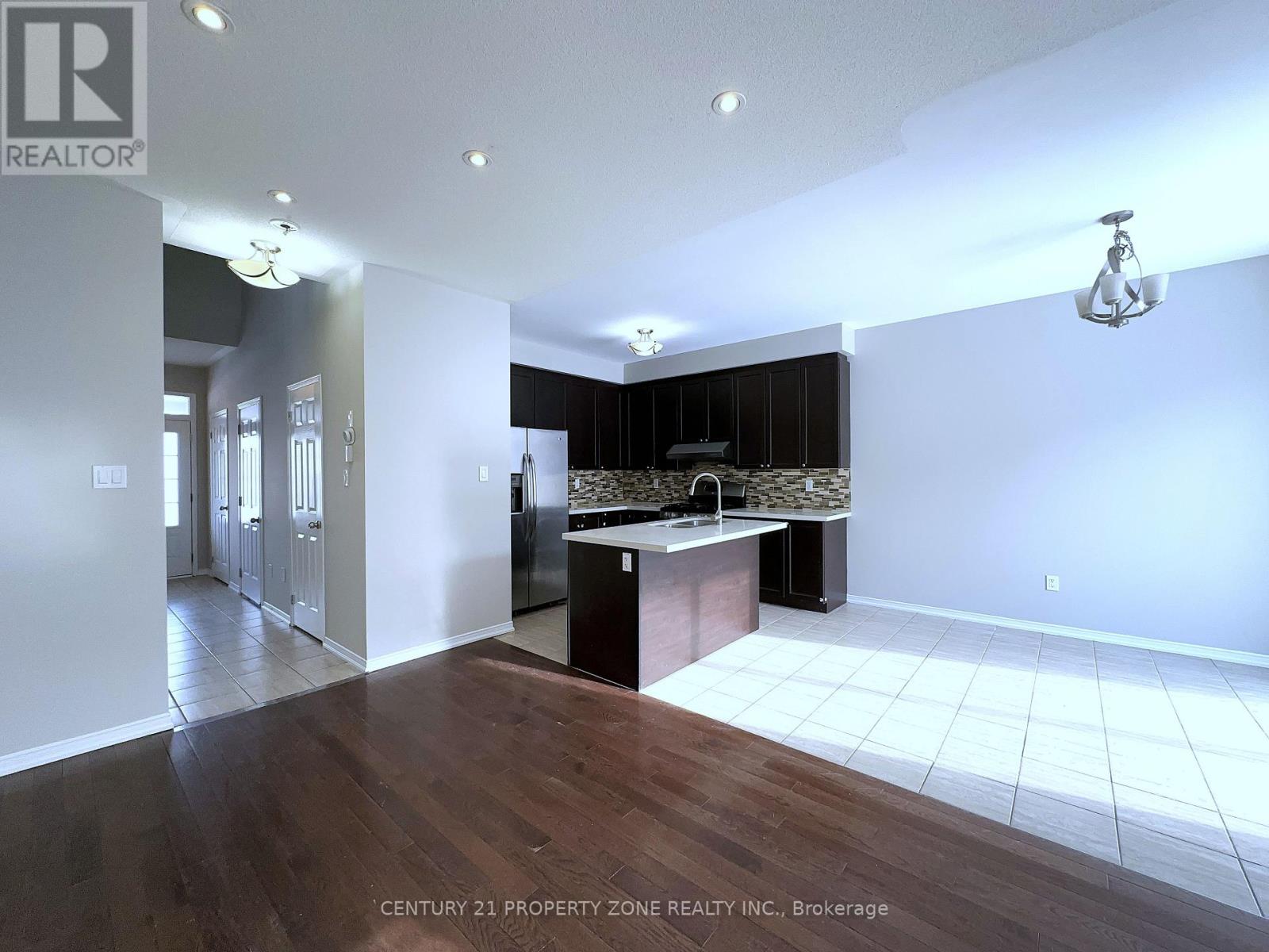 8 Loftsmoor Drive, Brampton, Ontario  L6R 0W2 - Photo 9 - W12789572