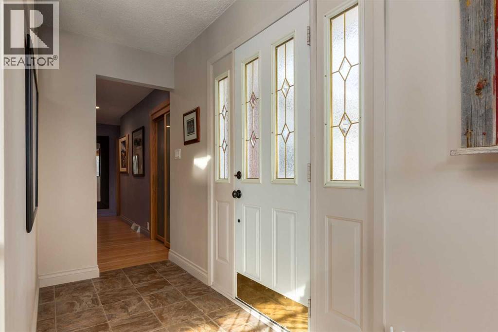 55 Heston Street Nw, Calgary, Alberta  T2K 2C3 - Photo 3 - A2283790