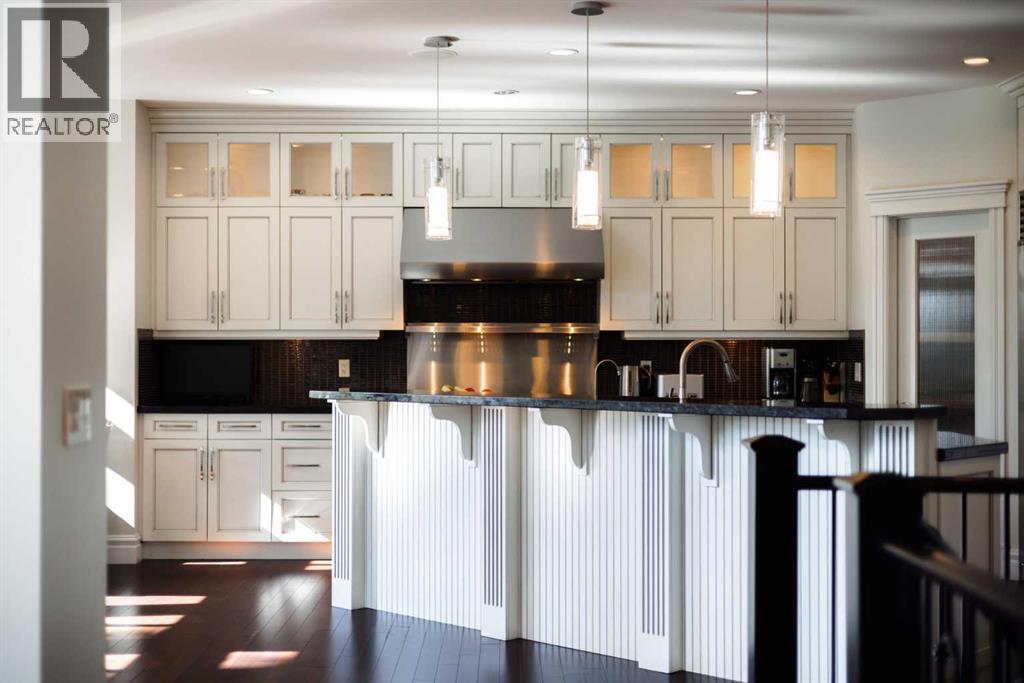 2767 77 Street Sw, Calgary, Alberta  T3H 0G2 - Photo 17 - A2285440