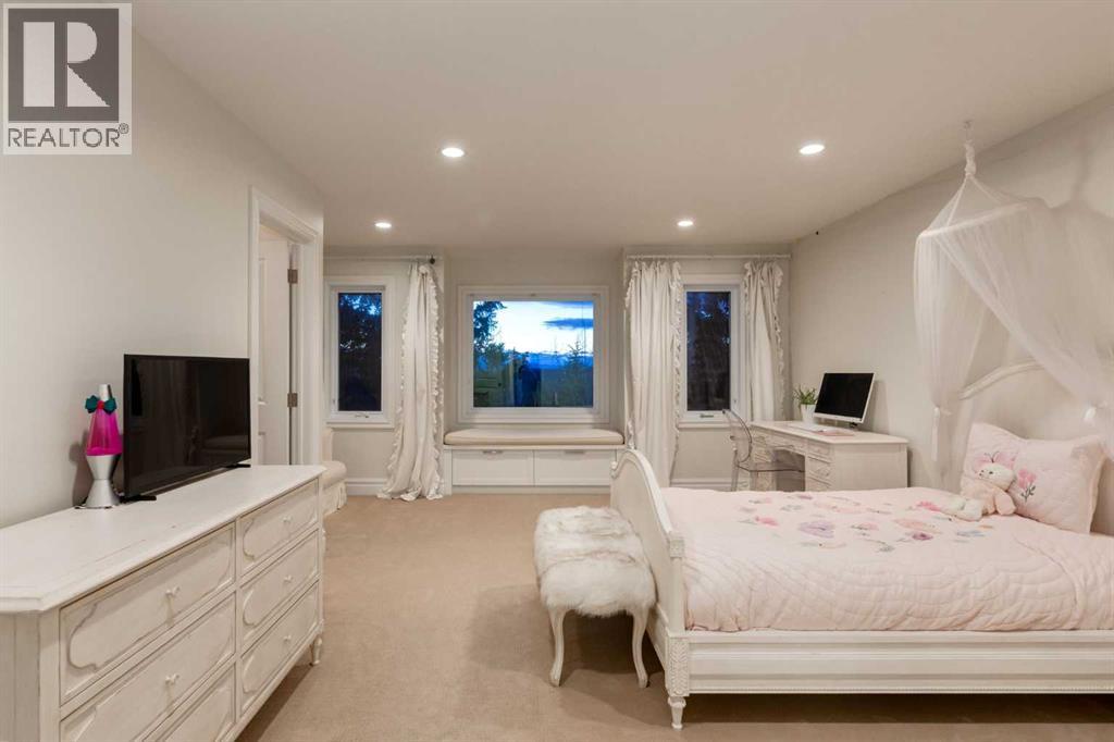 2767 77 Street Sw, Calgary, Alberta  T3H 0G2 - Photo 36 - A2285440