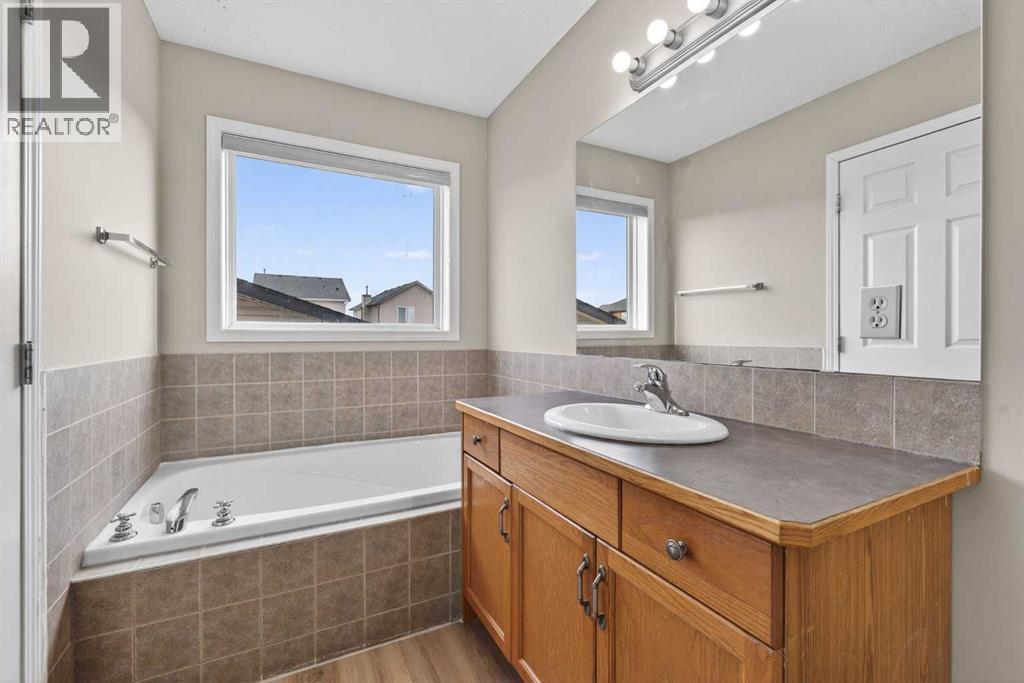 87 Saddlebrook Gardens Ne, Calgary, Alberta  T3J 5m5 - Photo 23 - A2285938