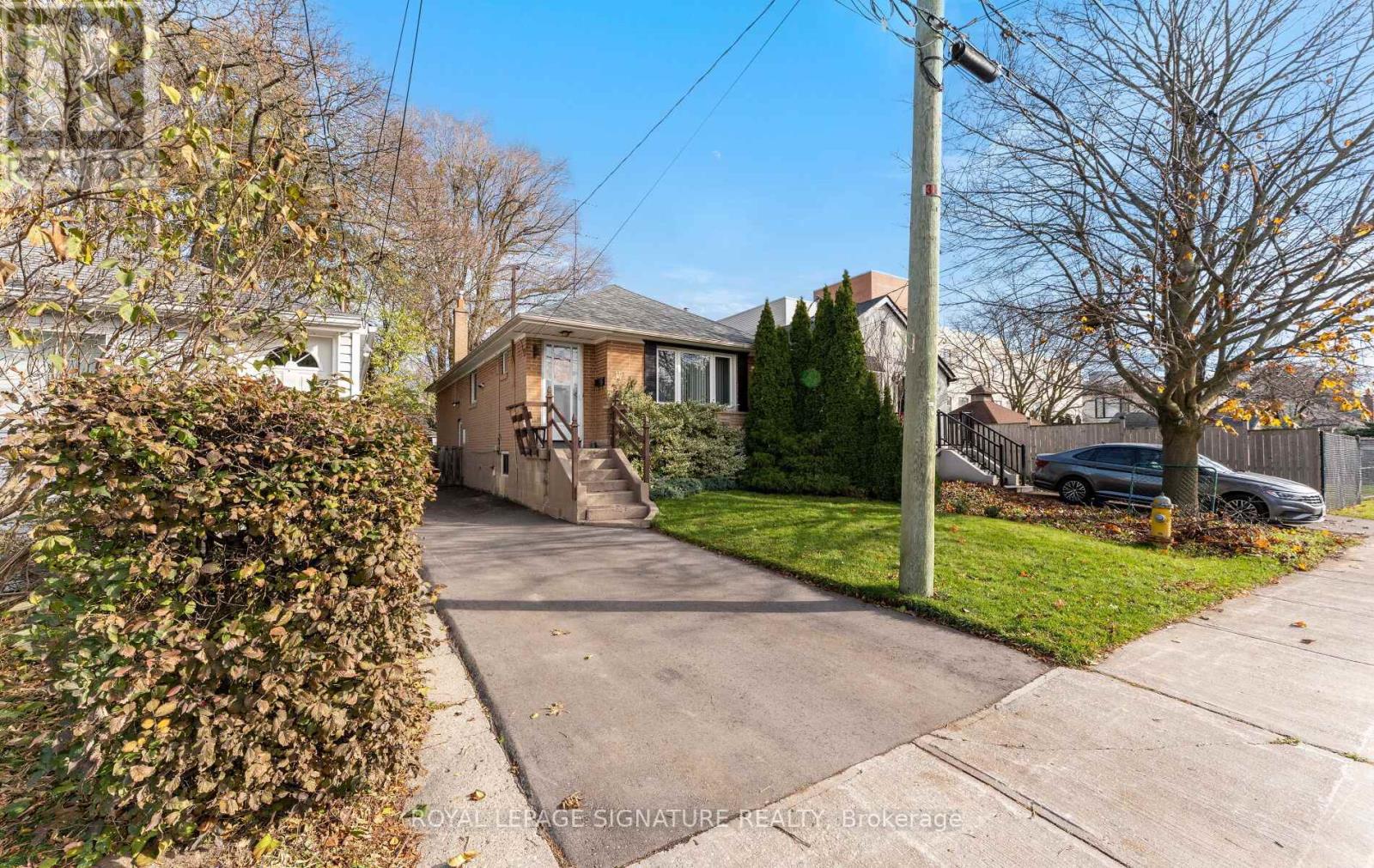 17 VANBRUGH AVENUE, Toronto, Ontario