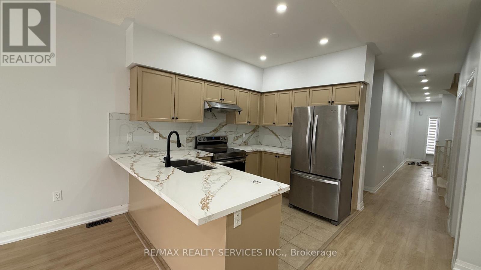 107 Frenchpark Circle, Brampton, Ontario  L6X 0Y5 - Photo 6 - W12778780