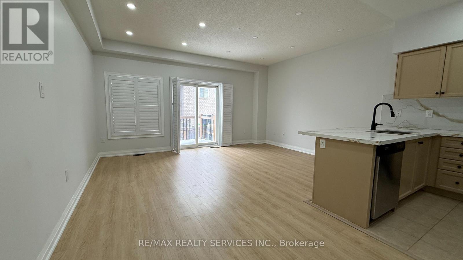 107 Frenchpark Circle, Brampton, Ontario  L6X 0Y5 - Photo 8 - W12778780