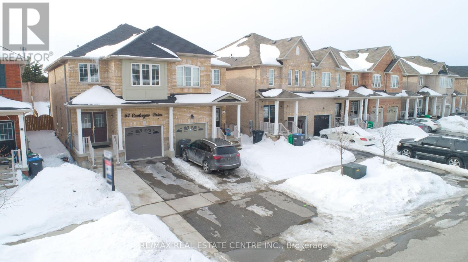 64 Cookview Drive, Brampton, Ontario  L6R 3T6 - Photo 4 - W12789612