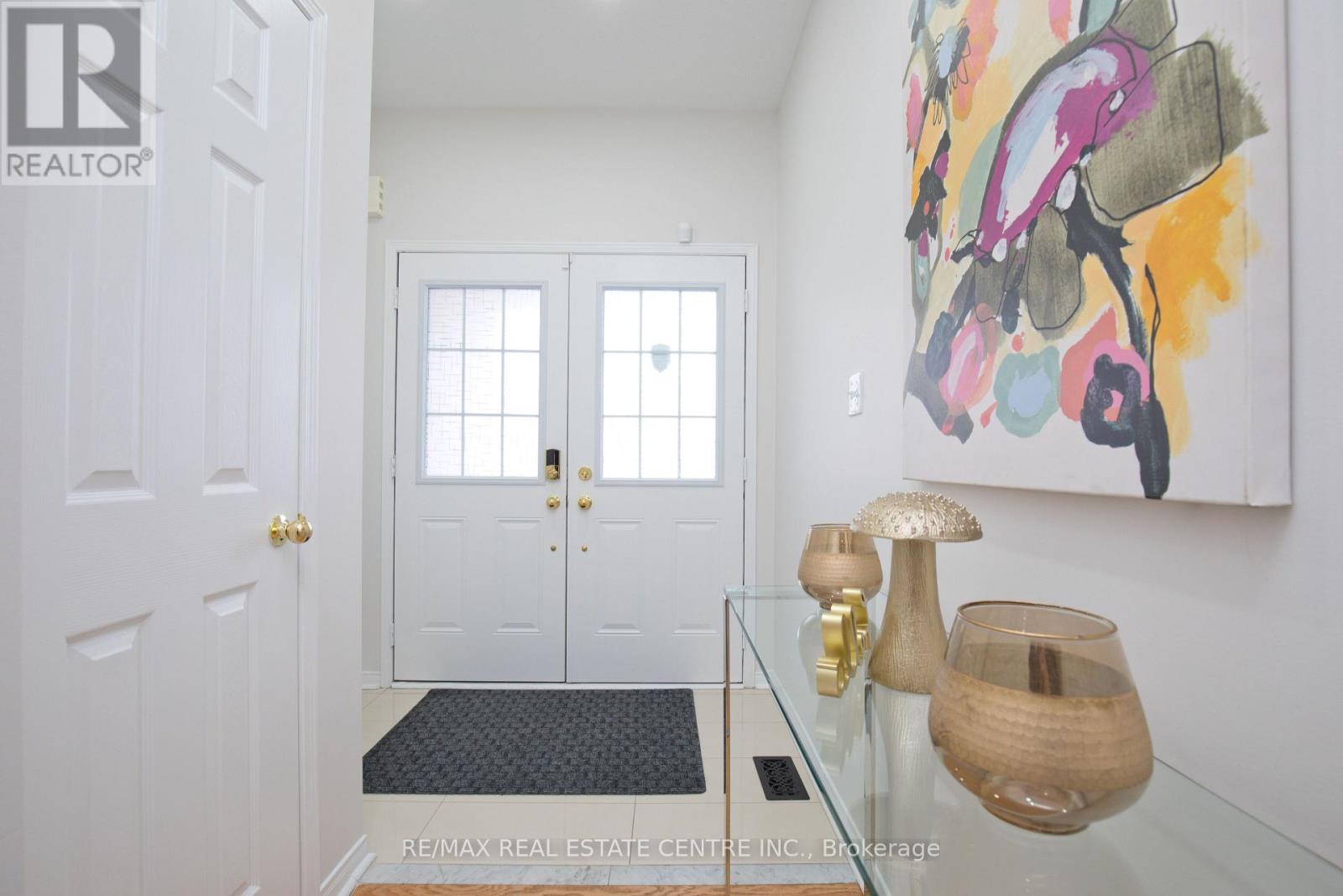 64 Cookview Drive, Brampton, Ontario  L6R 3T6 - Photo 7 - W12789612