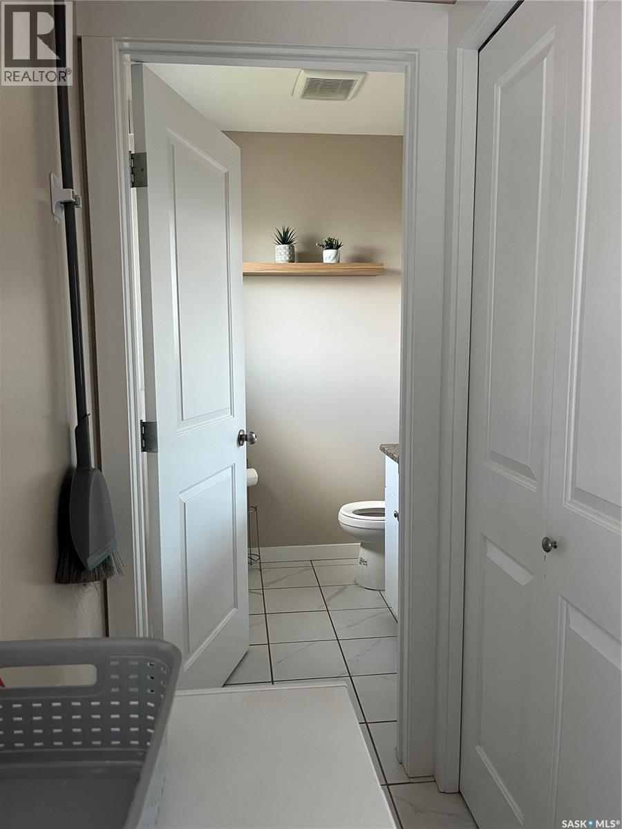 833/835 5th Street E, Prince Albert, Saskatchewan  S6V 2L6 - Photo 6 - SK028553