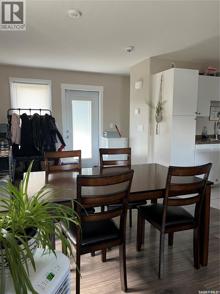 833/835 5th Street E, Prince Albert, Saskatchewan  S6V 2L6 - Photo 3 - SK028553