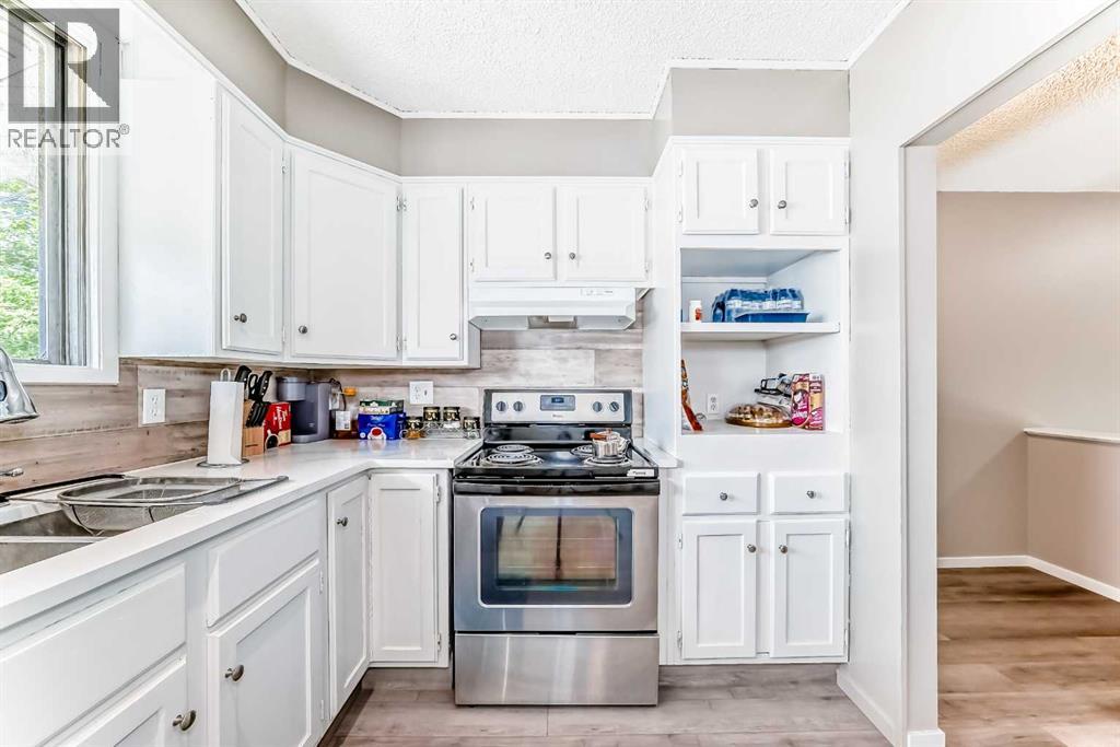 627 Fortalice Crescent Se, Calgary, Alberta  T2A 2C8 - Photo 3 - A2286433