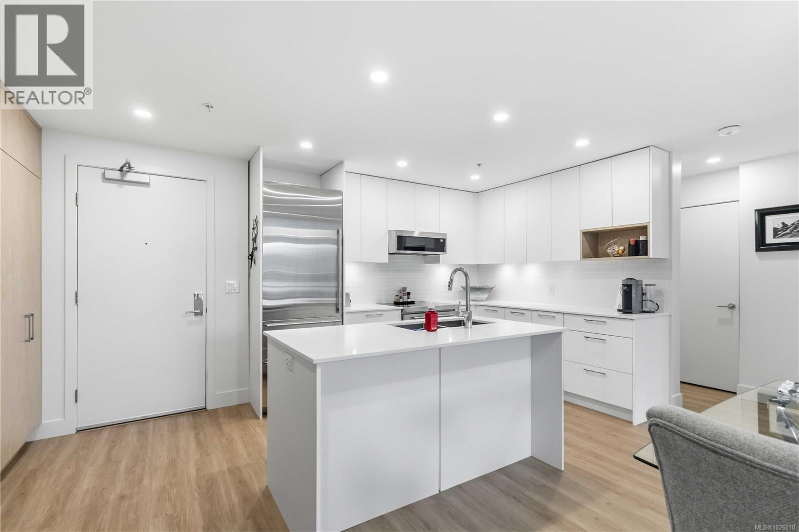 103 940 Reunion Ave, Langford, British Columbia  V9B 0W6 - Photo 3 - 1026010