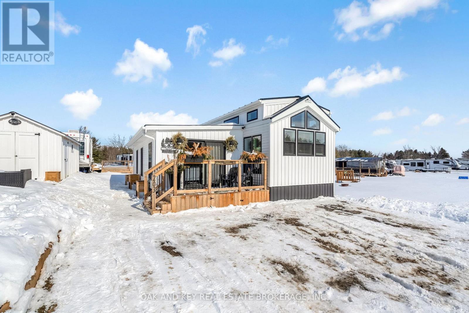 Photo 2 of 48 for 203 - 4838 Switzer Drive