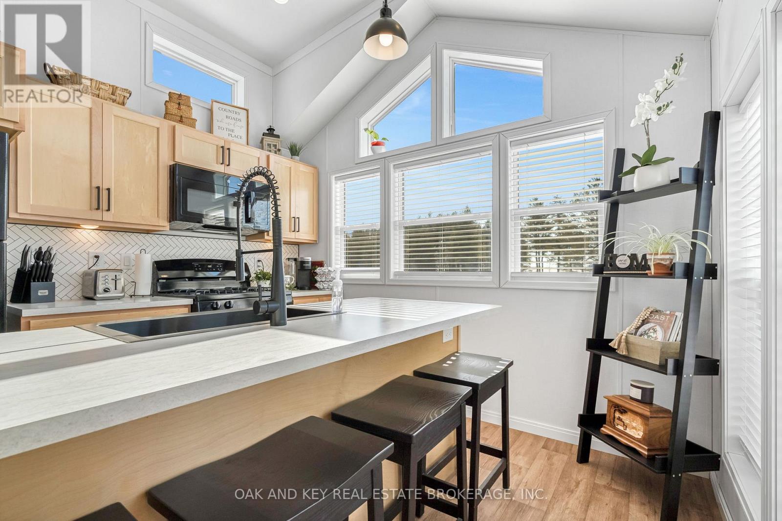 Photo 23 of 48 for 203 - 4838 Switzer Drive