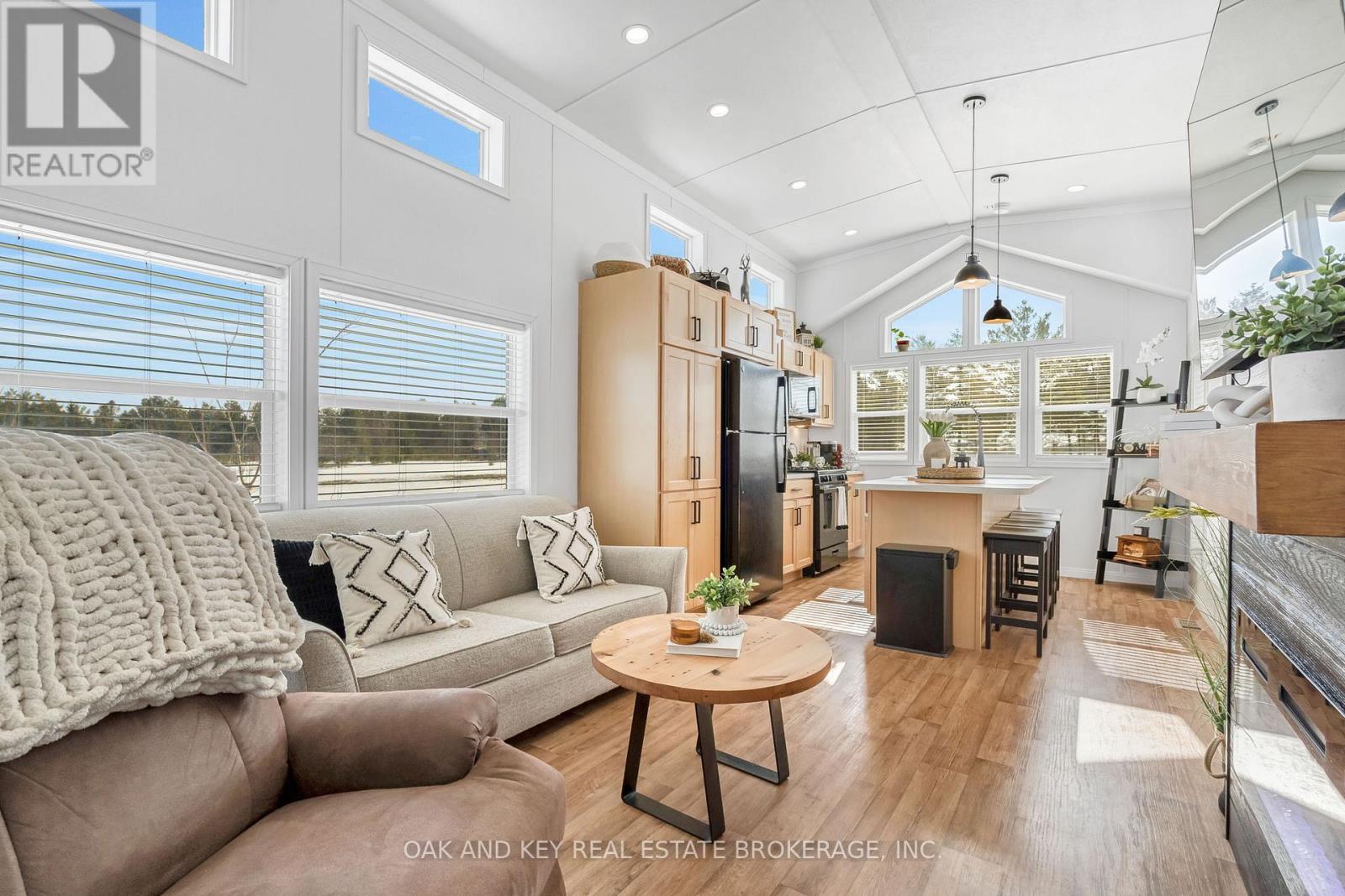 Photo 26 of 48 for 203 - 4838 Switzer Drive