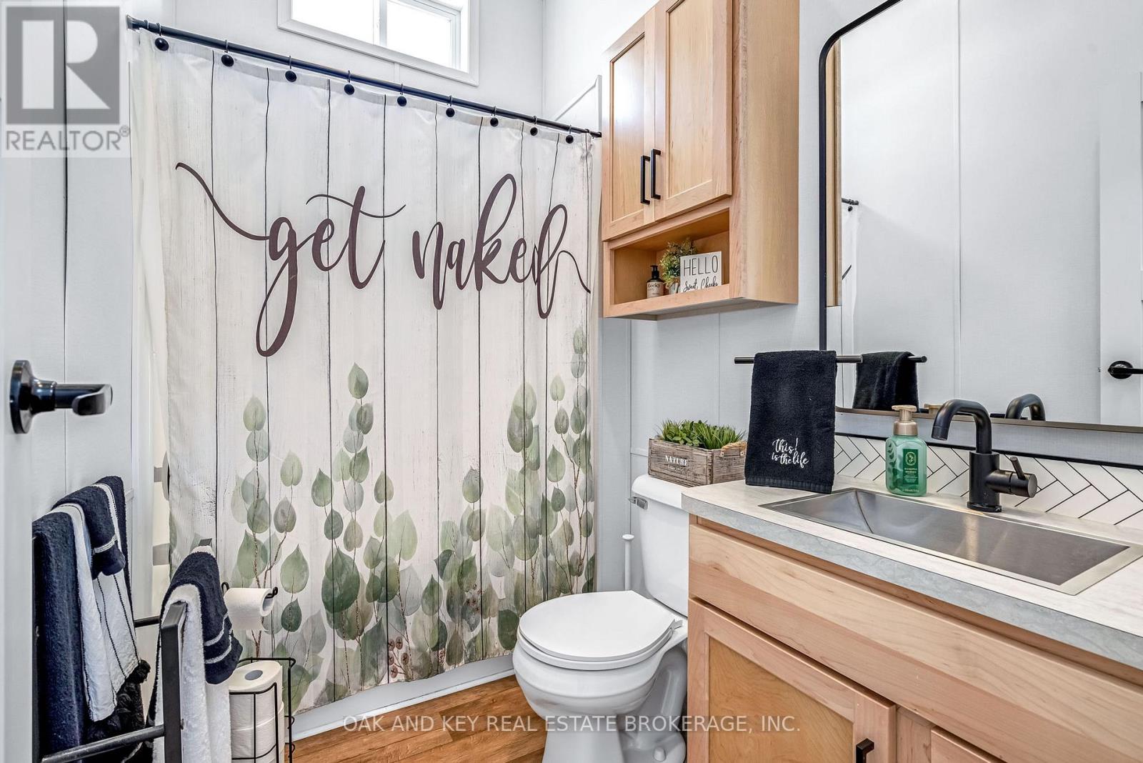 Photo 35 of 48 for 203 - 4838 Switzer Drive