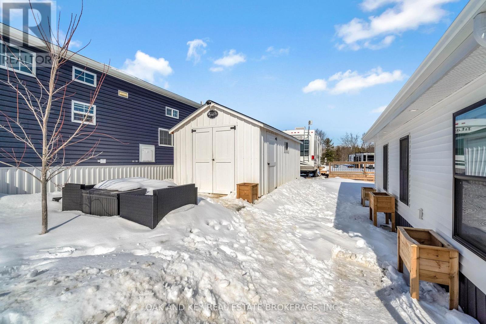 Photo 5 of 48 for 203 - 4838 Switzer Drive