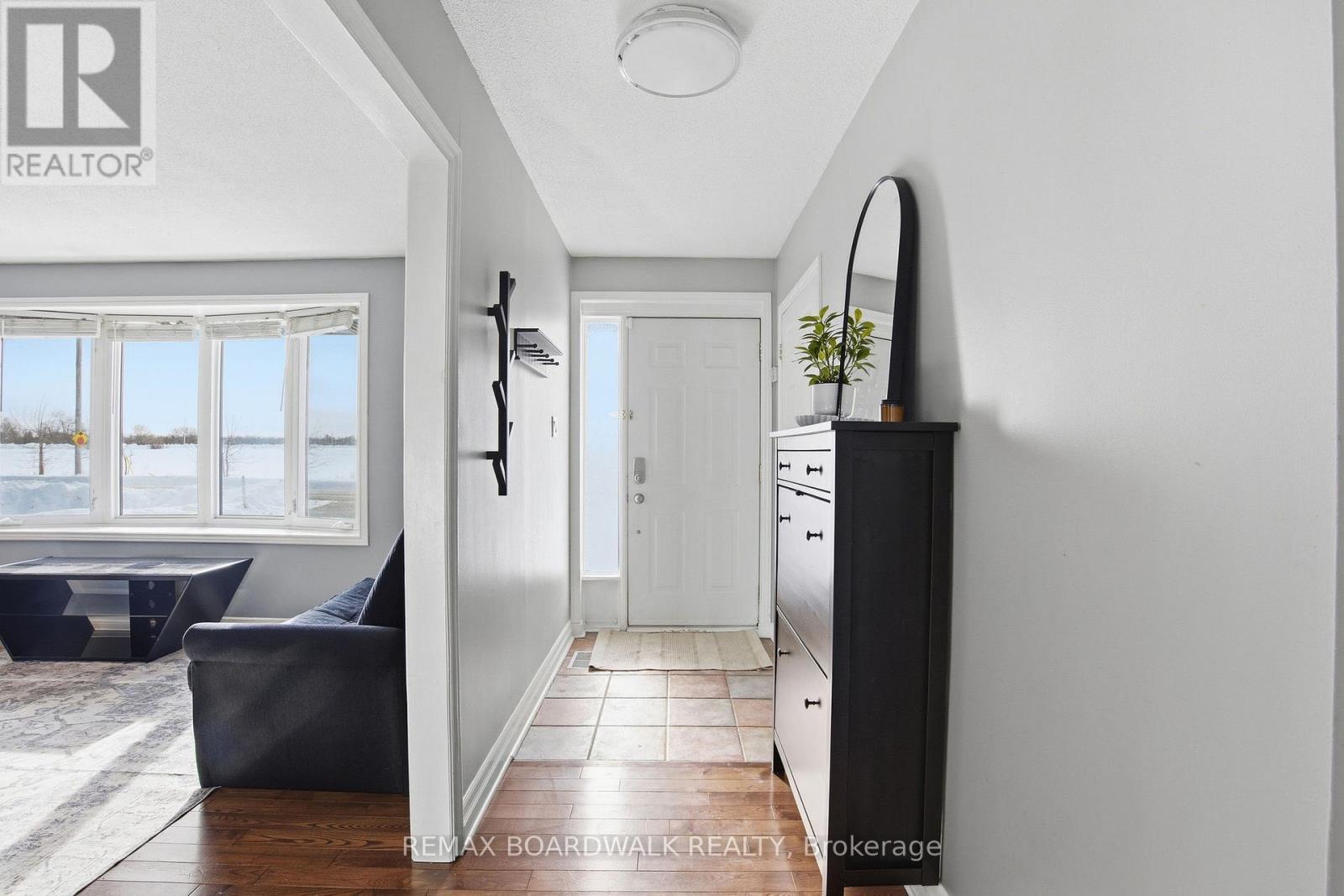 2830 John Shaw Road, Ottawa, Ontario  K0A 2H0 - Photo 2 - X12789654