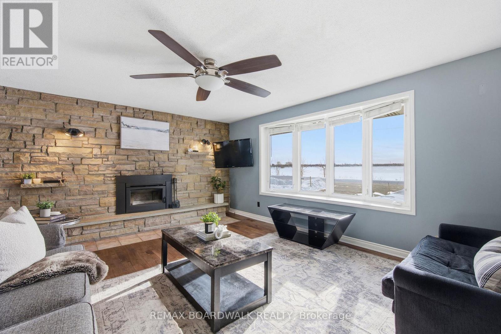 2830 John Shaw Road, Ottawa, Ontario  K0A 2H0 - Photo 4 - X12789654