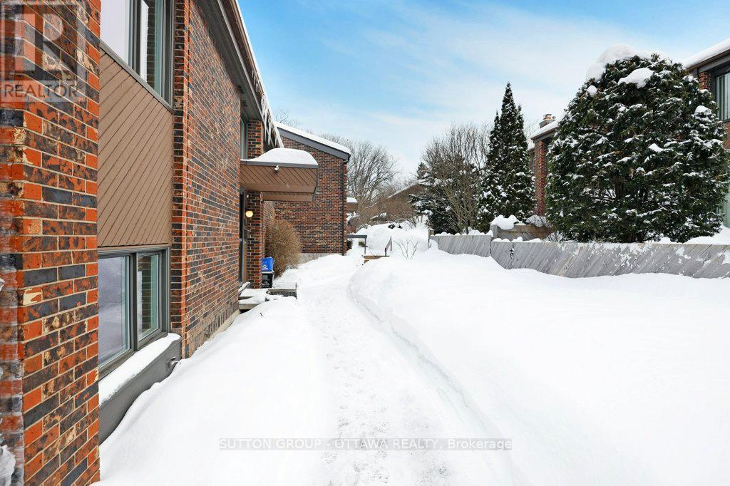 60 - 121 Buell Street, Ottawa, Ontario K1Z 7E7 - Photo 2 - X12789660