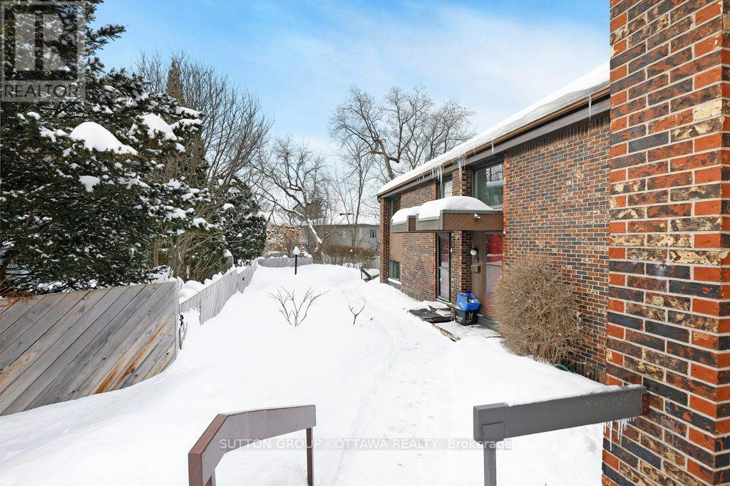 60 - 121 Buell Street, Ottawa, Ontario K1Z 7E7 - Photo 3 - X12789660