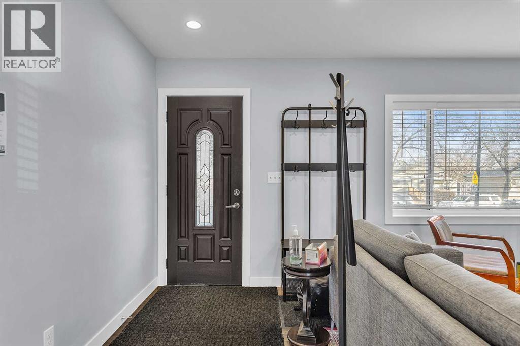 109 Hudson Road Nw, Calgary, Alberta  T2K 0J4 - Photo 3 - A2283580