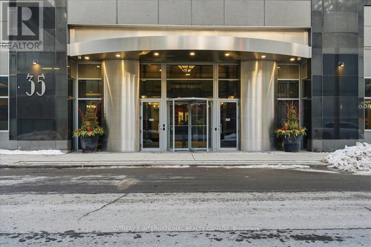 1502 - 35 Balmuto Street, Toronto, Ontario  M4Y 0A3 - Photo 3 - C12789638