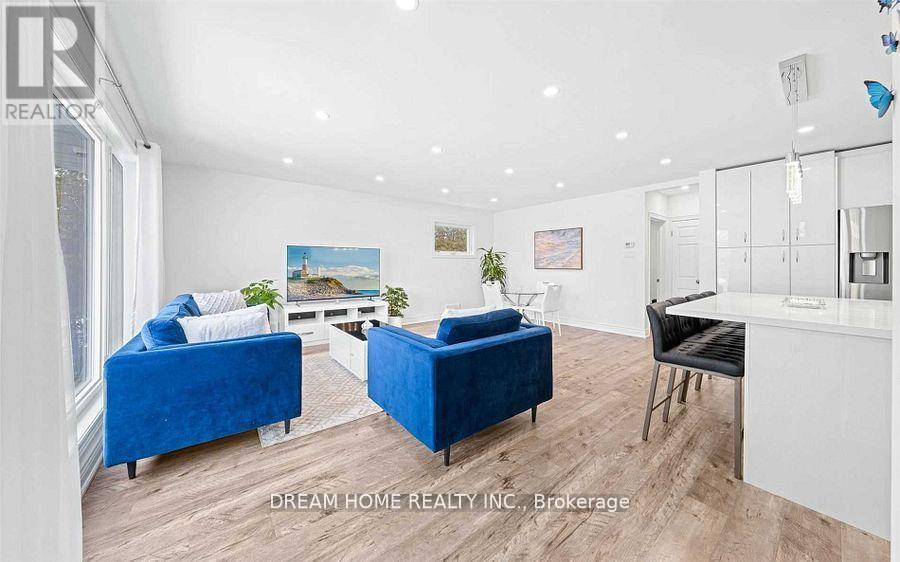 Main - 302 Crosby Avenue, Richmond Hill, Ontario  L4C 2R6 - Photo 3 - N12789686