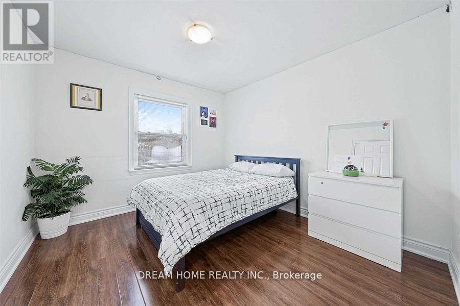 Main - 302 Crosby Avenue, Richmond Hill, Ontario  L4C 2R6 - Photo 8 - N12789686