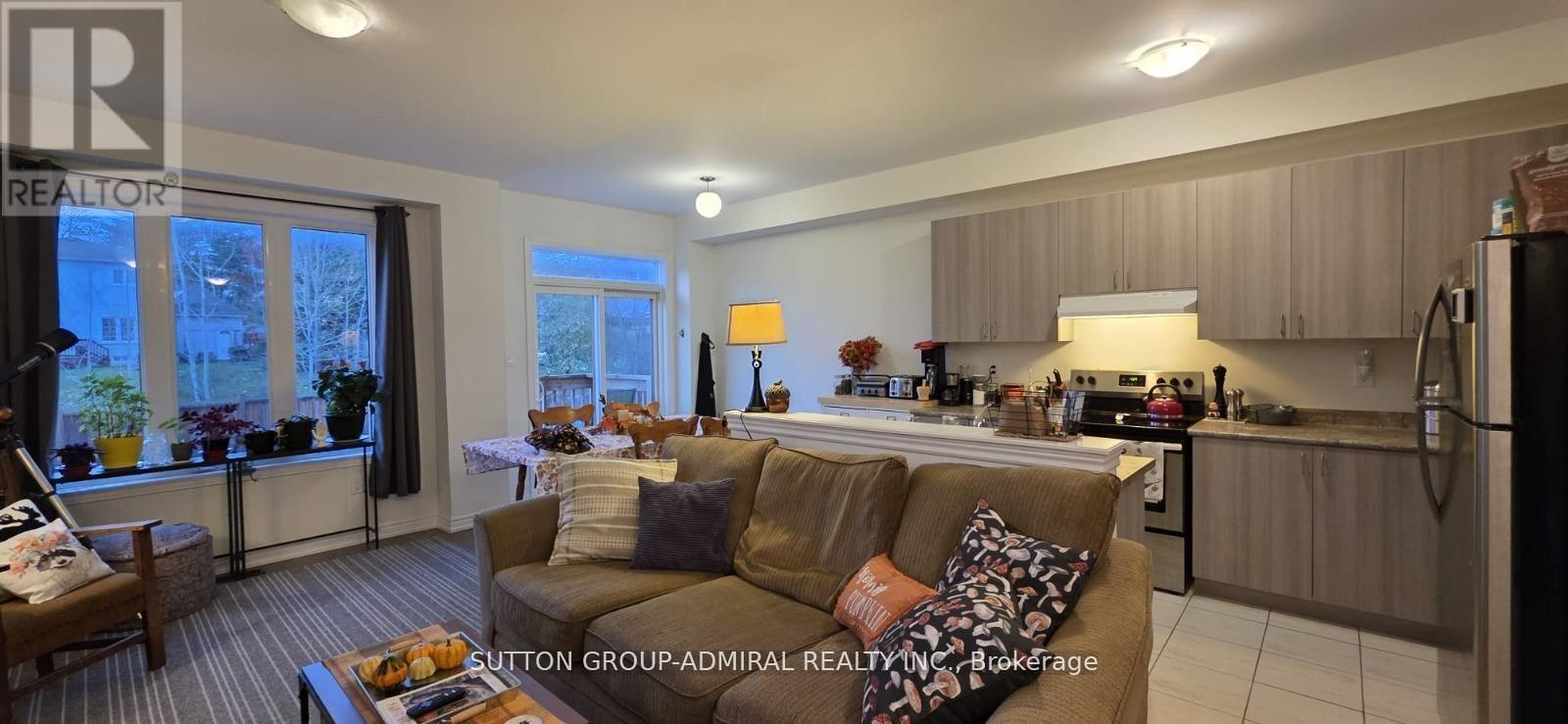 45 Greenwood Drive, Essa (Angus), Ontario  L0M 1B5 - Photo 8 - N12789706