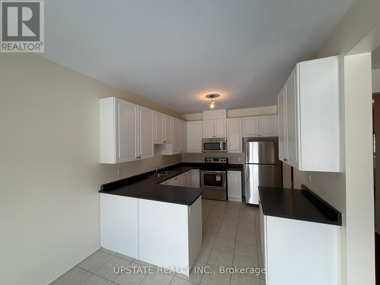 105 Heartview Road, Brampton, Ontario  L6Z 0C9 - Photo 5 - W12789658