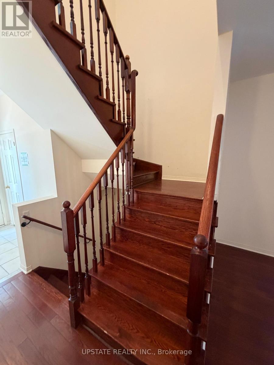 105 Heartview Road, Brampton, Ontario  L6Z 0C9 - Photo 9 - W12789658