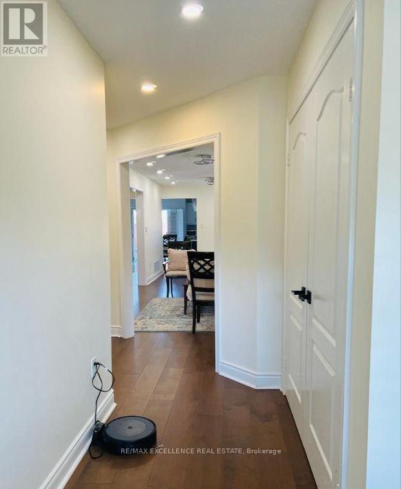 311 Oaktree Circle E, Mississauga, Ontario  L5W 1V4 - Photo 12 - W12789672