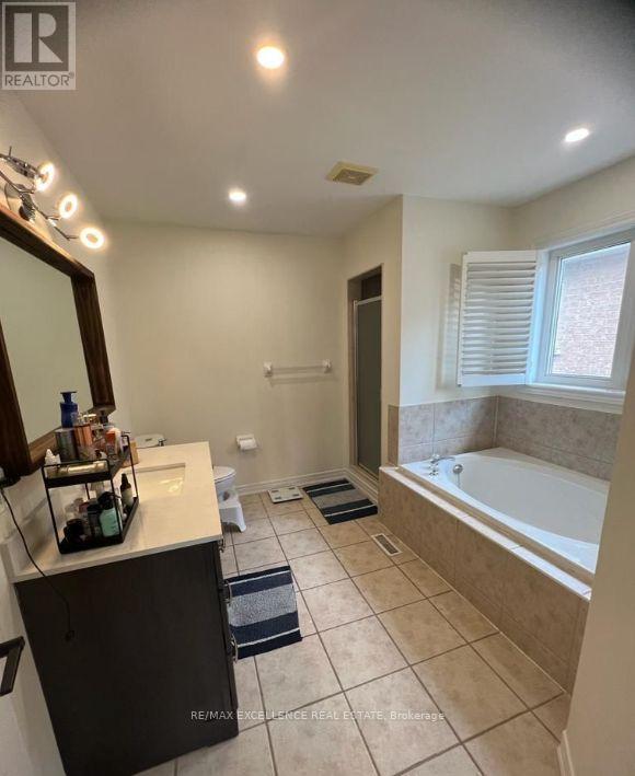 311 Oaktree Circle E, Mississauga, Ontario  L5W 1V4 - Photo 6 - W12789672