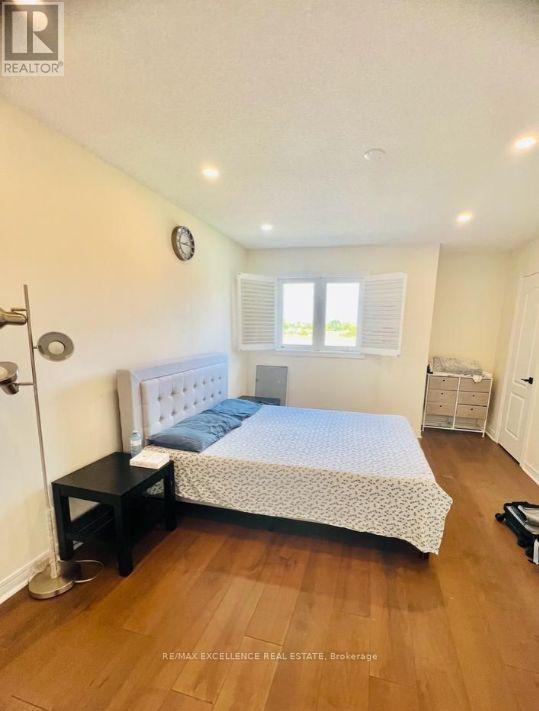 311 Oaktree Circle E, Mississauga, Ontario  L5W 1V4 - Photo 8 - W12789672