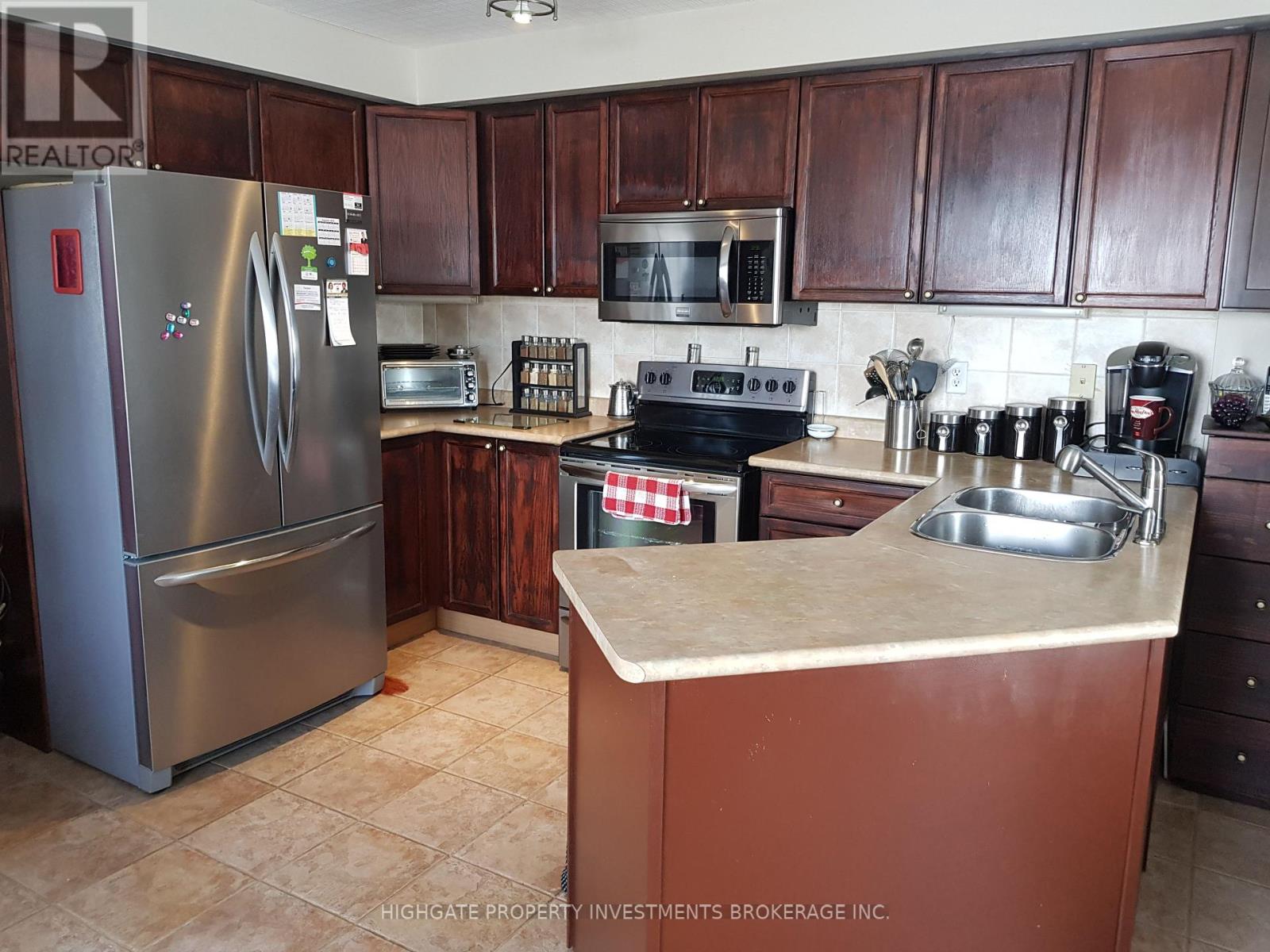 Main - 208 Tiller Trail, Brampton, Ontario  L6X 4T1 - Photo 2 - W12789688