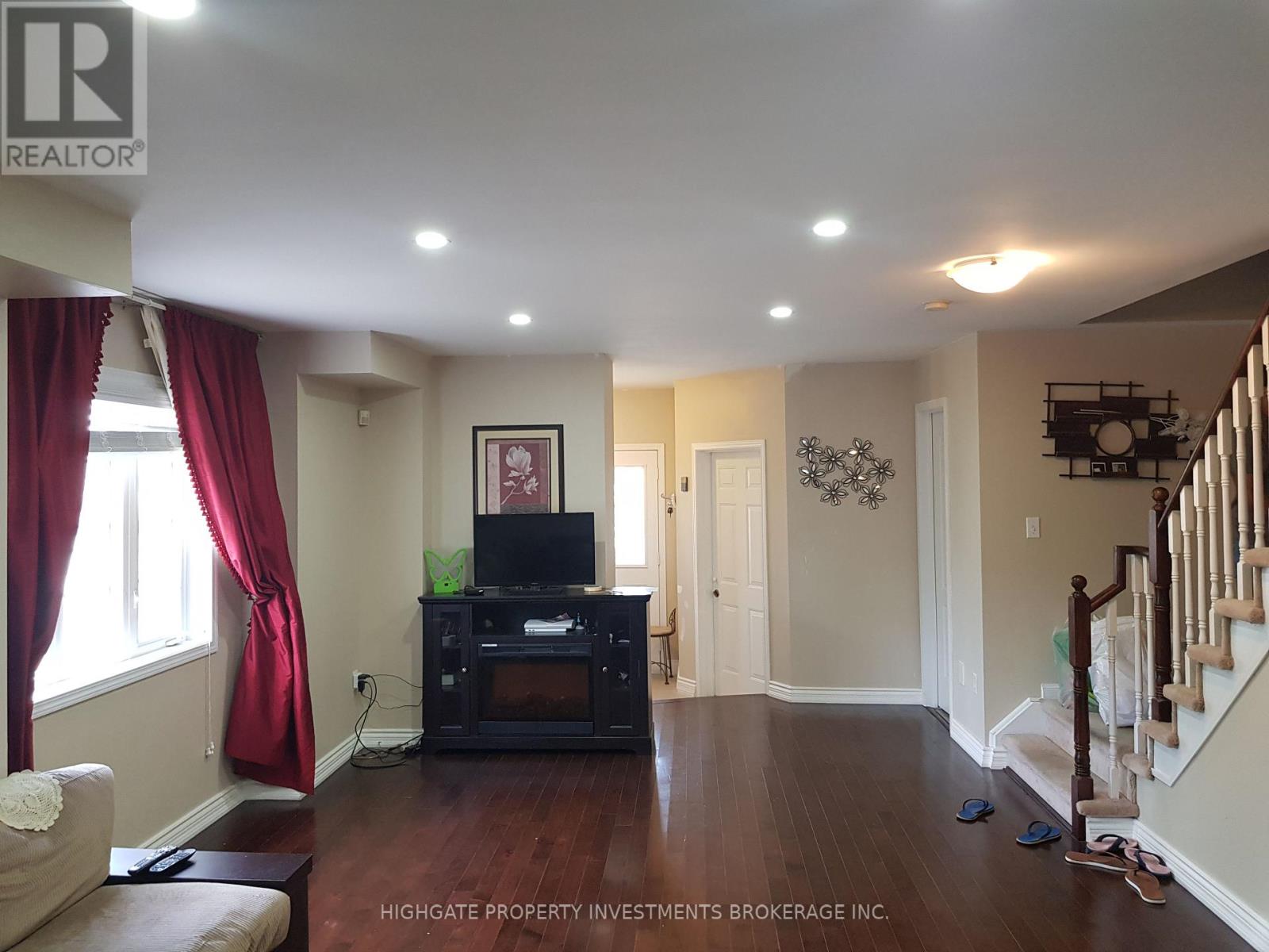 Main - 208 Tiller Trail, Brampton, Ontario  L6X 4T1 - Photo 3 - W12789688