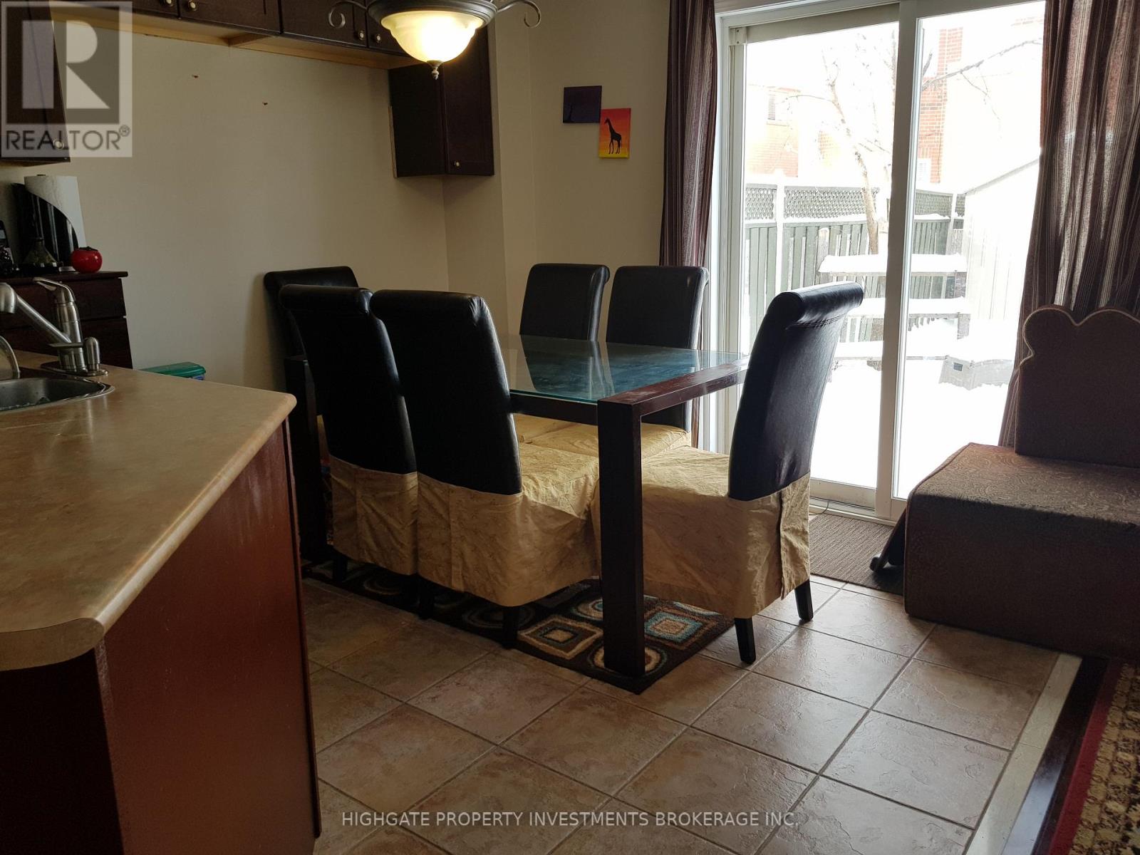 Main - 208 Tiller Trail, Brampton, Ontario  L6X 4T1 - Photo 5 - W12789688