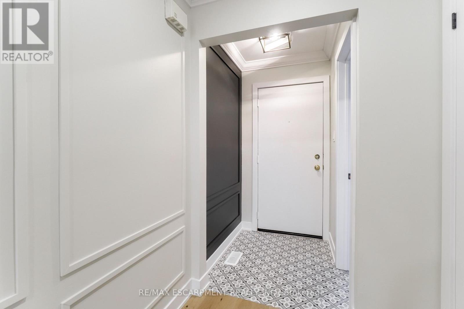 8 - 4197 Longmoor Drive, Burlington, Ontario  L7L 5J9 - Photo 3 - W12789694